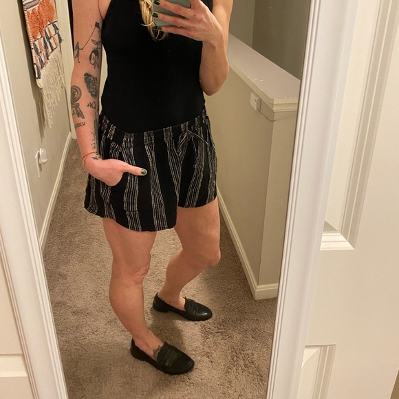 Universal Thread, Drawstring, Black & White shorts - Picture 7 of 9